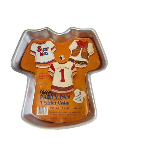 Wilton T-Shirt Shaped Aluminum Cake Pan With Decorating Instructions - 1979 - Picture 1 of 4